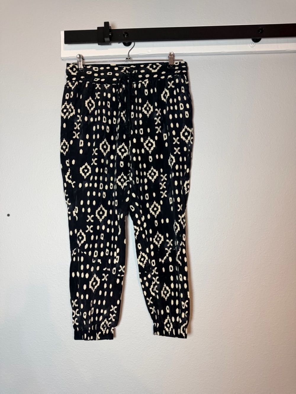 Pam & Gela Silk Ikat Cropped Jogger Track Pants Womens Small Boho Black Cream